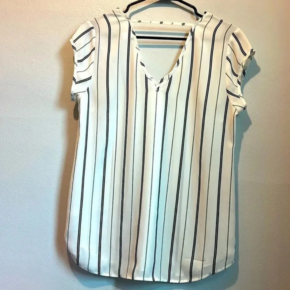 Halogen small black white striped lightweight top - Picture 5 of 5